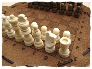 Großes Schach im Lederbeutel